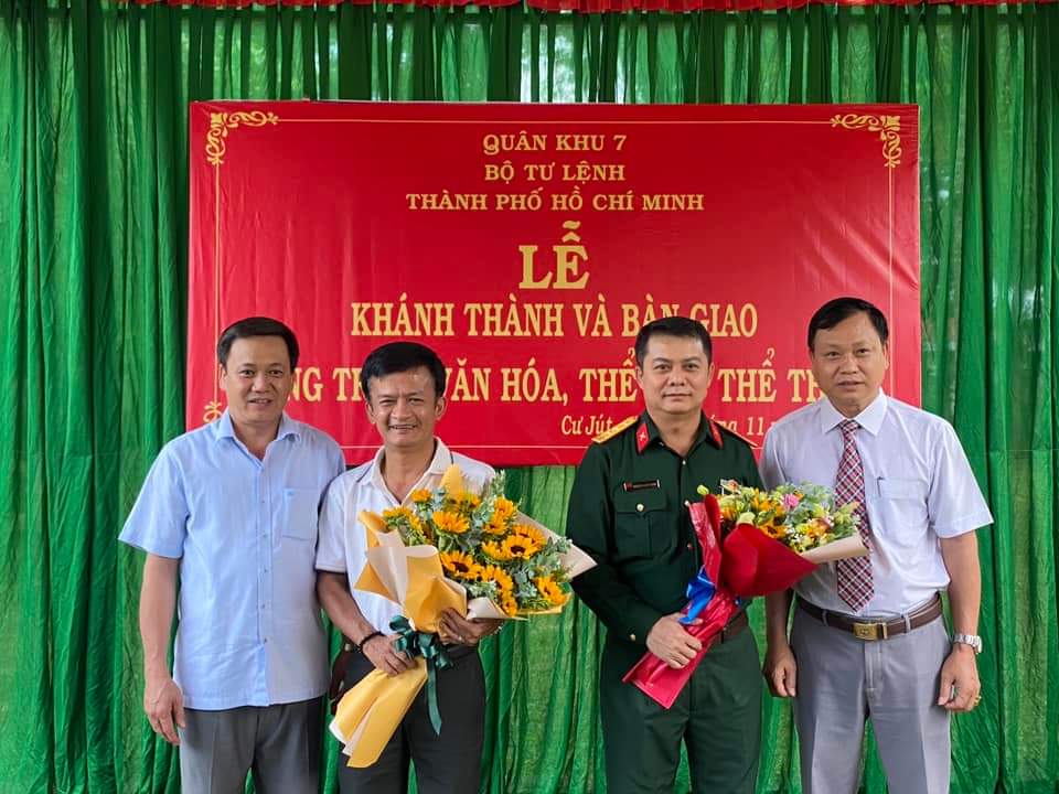 Hình ảnh: Bộ Tư lệnh Tp Hồ Chí Minh bàn giao 2 công trình Văn hóa - Thể thao cho huyện Cư Jut số 1