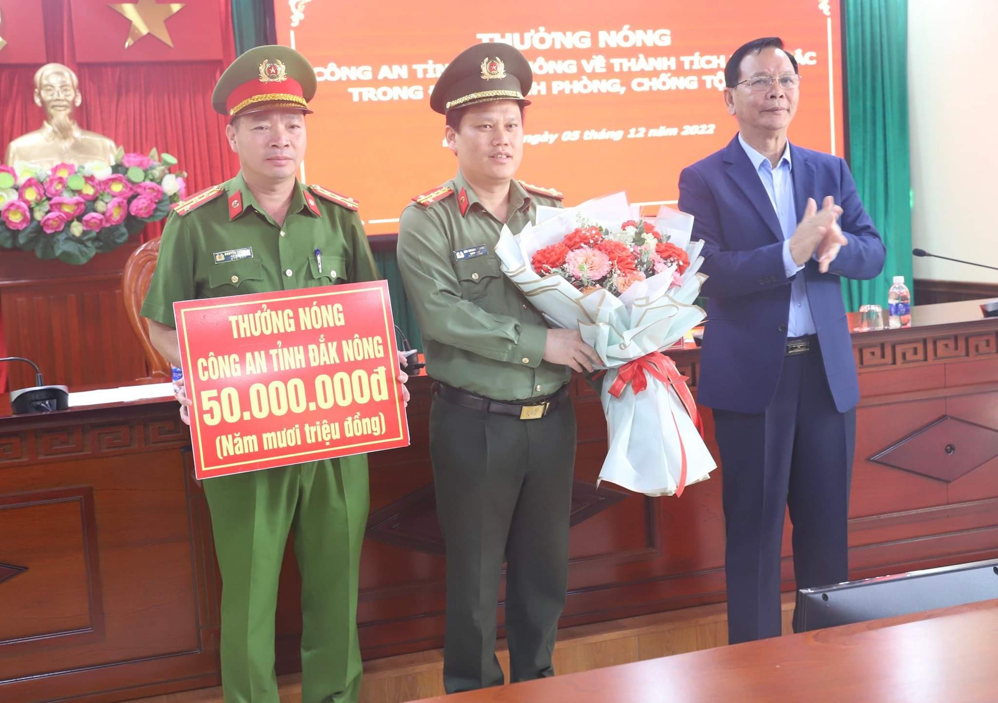 Hình ảnh: Bí thư Tỉnh ủy Đắk Nông biểu dương chiến công xuất sắc của Công an tỉnh số 1