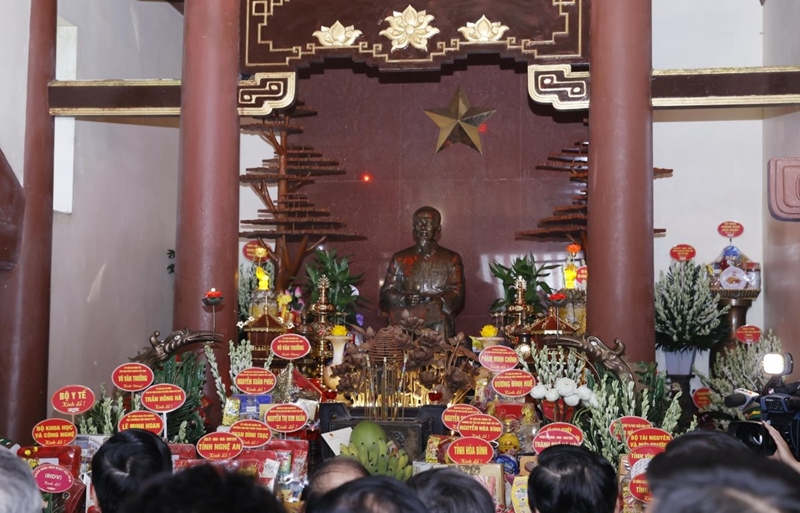 Hình ảnh: Chủ tịch nước dâng hương tưởng niệm 54 năm Ngày mất của Chủ tịch Hồ Chí Minh số 1