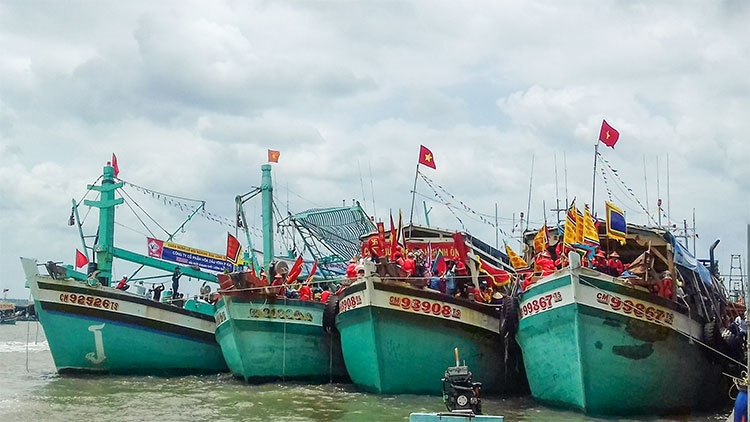 Hình ảnh: Bắt cán bộ chứng thực hợp đồng khống về mua bán tàu cá tại Cà Mau số 1