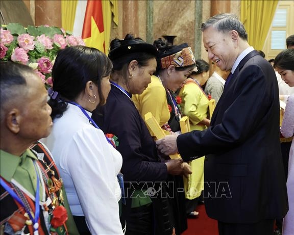 Hình ảnh: Chủ tịch nước Tô Lâm gặp mặt người có uy tín tiêu biểu trong đồng bào dân tộc số 2
