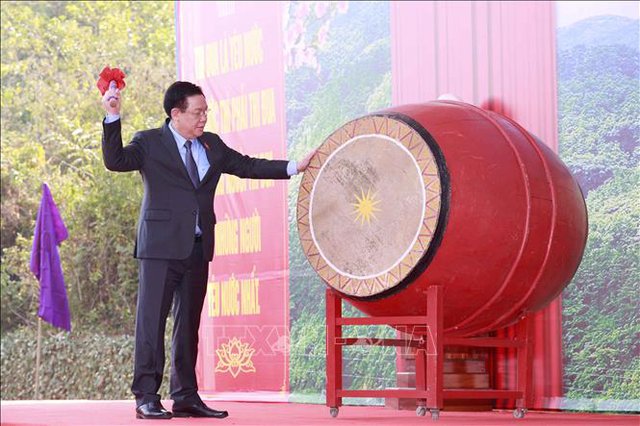 Hình ảnh: Chủ tịch Quốc hội dự Lễ phát động thi đua và Tết trồng cây tại Tuyên Quang số 1