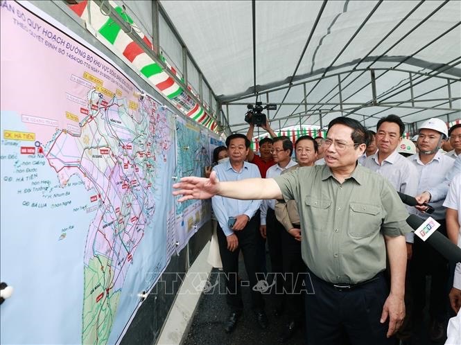 Hình ảnh: Thủ tướng kiểm tra các công trình, dự án giao thông trọng điểm tại Đồng bằng sông Cửu Long số 1