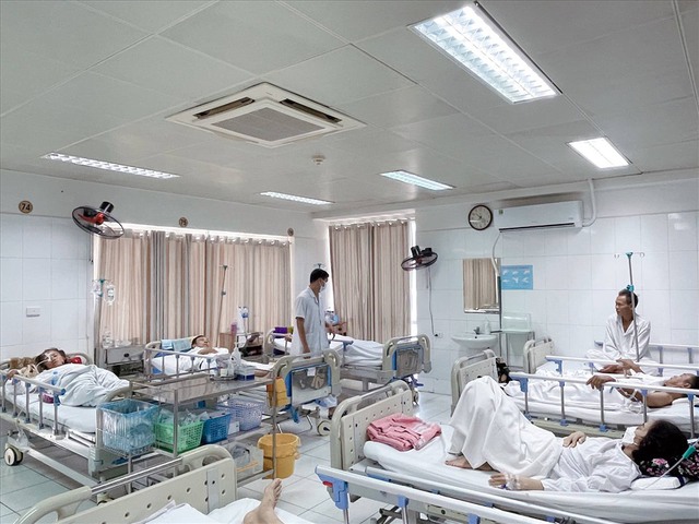 Hình ảnh: Tăng cường bảo vệ người bệnh thuộc nhóm nguy cơ cao, hạn chế lây lan dịch trong bệnh viện số 1