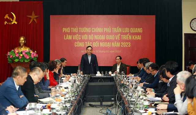 Hình ảnh: Phó Thủ tướng Trần Lưu Quang làm việc với Bộ Ngoại giao số 1