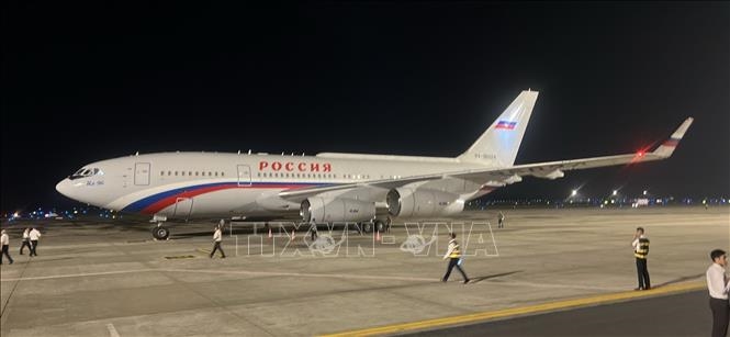 Hình ảnh: Tổng thống LB Nga Vladimir Putin bắt đầu chuyến thăm cấp Nhà nước tới Việt Nam số 1