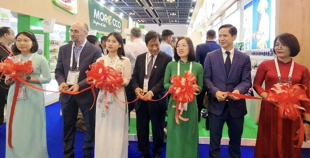 Hình ảnh: Đông đảo khách tham quan gian hàng của Việt Nam tại Hội chợ Gulfood Dubai 2023 số 1