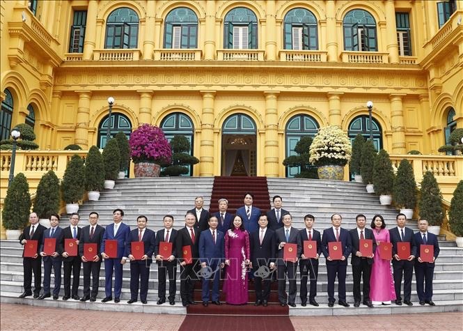 Hình ảnh: Quyền Chủ tịch nước trao quyết định bổ nhiệm Đại sứ Việt Nam tại nước ngoài số 2