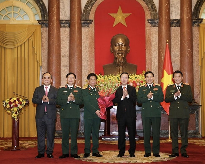 Hình ảnh: Chủ tịch nước trao Quyết định thăng quân hàm Thượng tướng đối với đồng chí Nguyễn Văn Nghĩa số 3