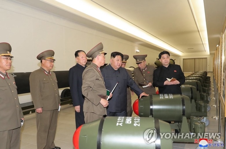 Hình ảnh: Ông Kim Jong Un yêu cầu mở rộng kho vũ khí hạt nhân của Triều Tiên số 1