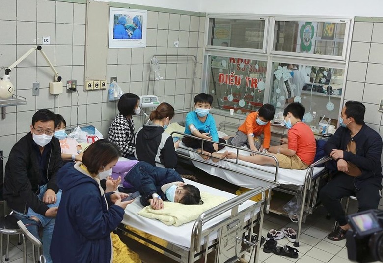 Hình ảnh: Tất cả học sinh bị ngộ độc điều trị tại Bệnh viện Bạch Mai đã xuất viện số 1