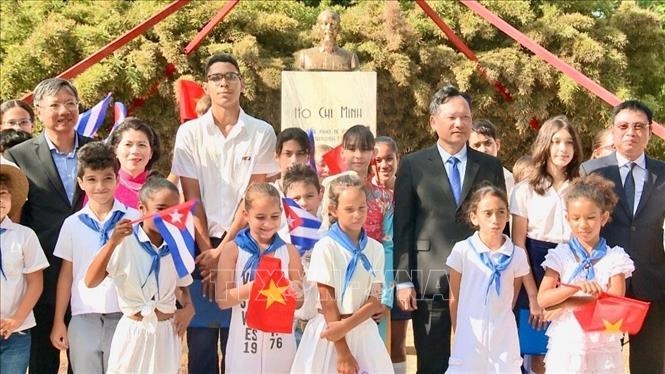 Hình ảnh: Lễ đặt hoa kỷ niệm 134 năm Ngày sinh Chủ tịch Hồ Chí Minh tại Cuba số 1