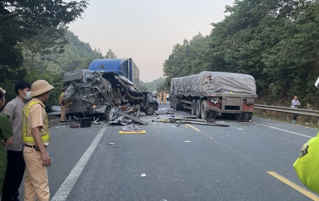 Hình ảnh: Thủ tướng chỉ đạo khắc phục hậu quả vụ tai nạn giao thông đặc biệt nghiêm trọng tại Lạng Sơn số 1