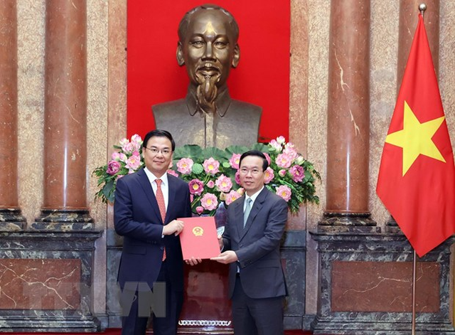 Hình ảnh: Chủ tịch nước trao quyết định bổ nhiệm Đại sứ Việt Nam tại Nhật Bản số 1