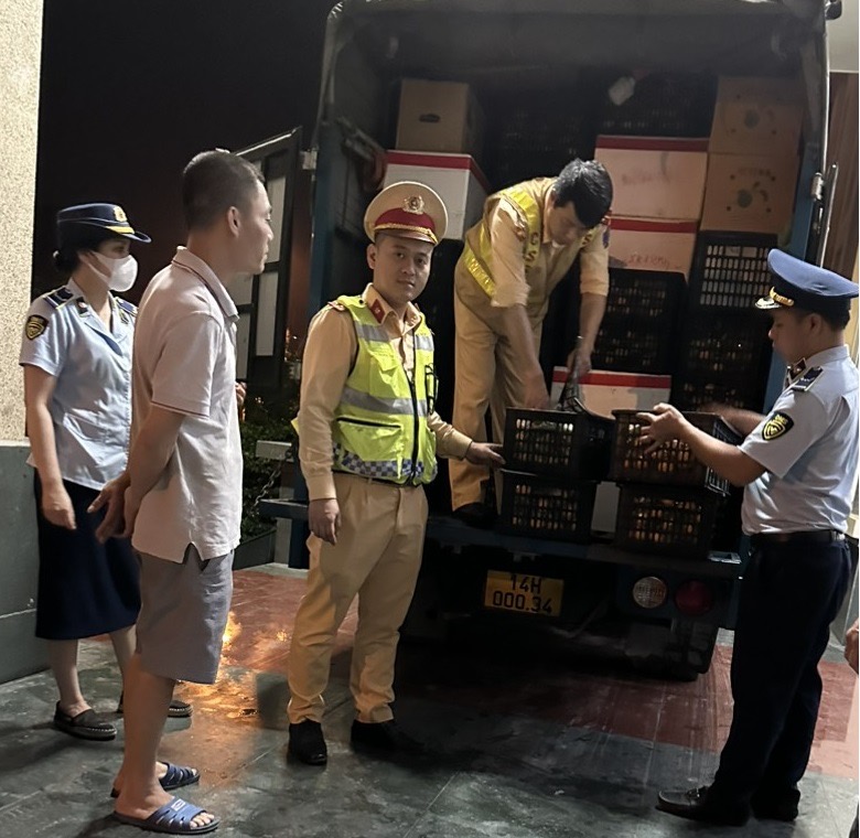 Hình ảnh: Quảng Ninh: Kiểm tra, tạm giữ hơn 1 tấn hoa quả nhập lậu số 1
