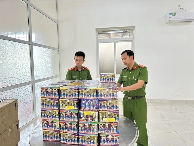 Hình ảnh: Đắk Lắk: Bắt giữ đối tượng tàng trữ gần 150kg pháo lậu số 1