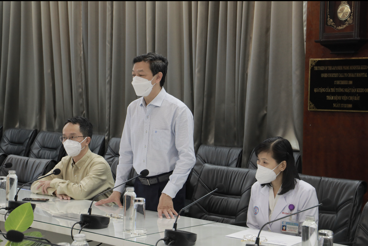 Hình ảnh: Quỹ từ thiện Chùa Thiên Quang trao tặng xe cứu thương và thiết bị y tế đến Bệnh viện Chợ Rẫy số 2
