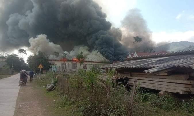 Hình ảnh: Bộ trưởng Bộ GD&ĐT chia buồn, thăm hỏi nạn nhân vụ cháy trường bán trú ở Sơn La số 1