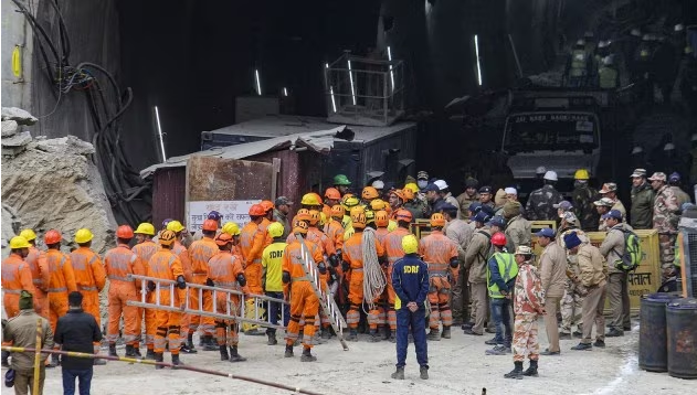Hình ảnh: Ấn Độ: Giải cứu thành công toàn bộ 41 thợ mỏ sau 17 ngày mắc kẹt số 2