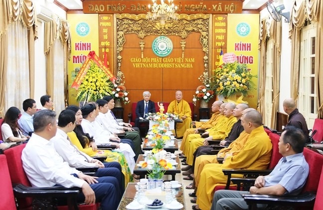Hình ảnh: Chủ tịch Ủy ban Trung ương MTTQ Việt Nam chúc mừng Đại lễ Phật đản năm 2023 số 1
