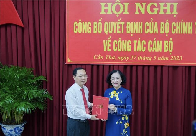 Hình ảnh: Phó Bí thư Thành ủy Thành phố Hồ Chí Minh Nguyễn Văn Hiếu giữ chức Bí thư Thành ủy Cần Thơ số 1