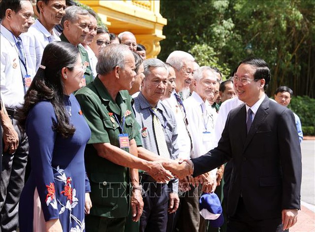Hình ảnh: Chủ tịch nước gặp mặt đại biểu người có công tỉnh Vĩnh Long số 2
