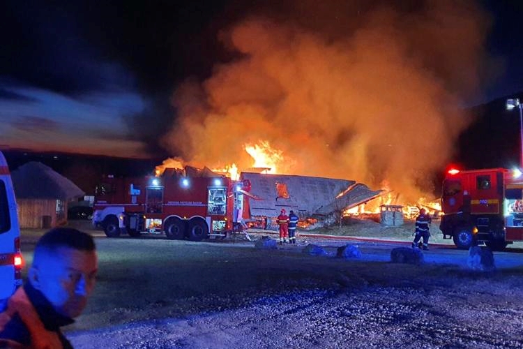Hình ảnh: Cháy cơ sở dịch vụ lưu trú ở Romania, nhiều người thiệt mạng và mất tích số 1