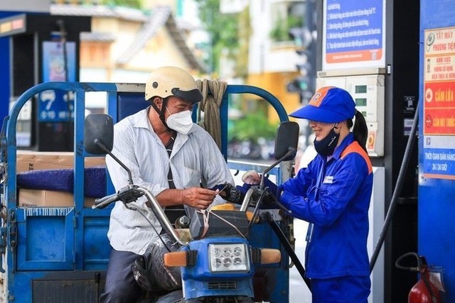 Hình ảnh: Giá dầu tăng từ chiều nay số 1
