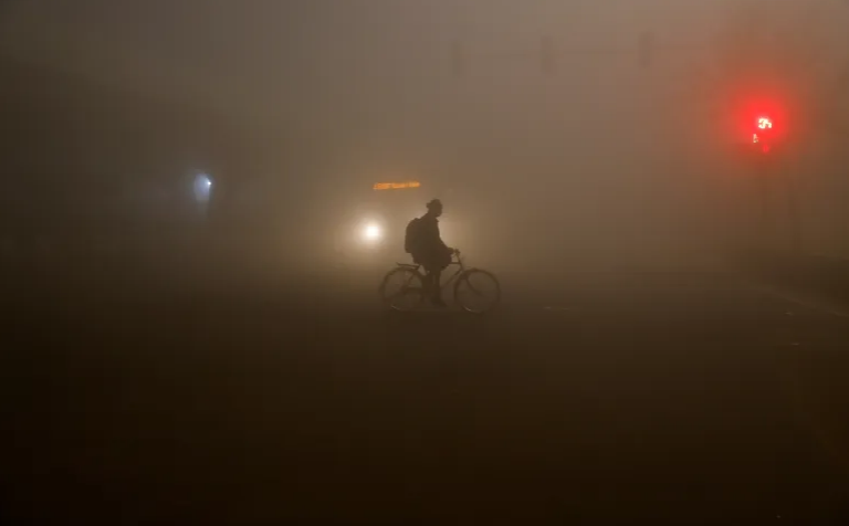 Hình ảnh: Cảnh báo sương mù dày đặc tại nhiều nước châu Á số 1