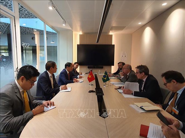 Hình ảnh: Bộ trưởng Bộ Ngoại giao Bùi Thanh Sơn gặp song phương bên lề Hội nghị Bộ trưởng Hội đồng OECD số 1