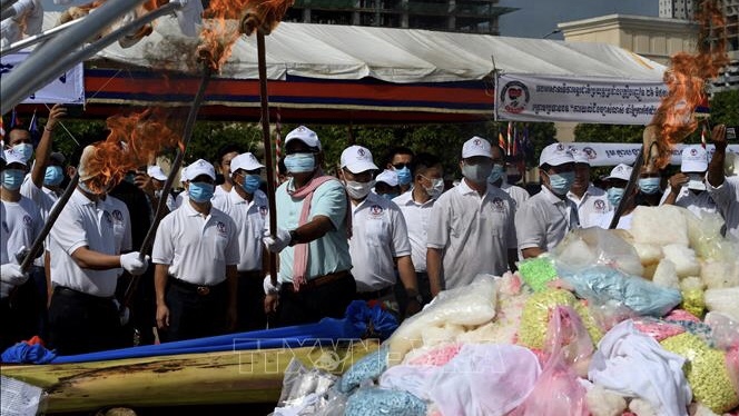 Hình ảnh: Campuchia tiêu hủy hơn 5 tấn ma túy số 1