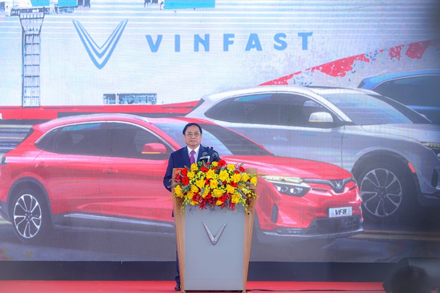 Hình ảnh: Thủ tướng chứng kiến ô tô điện thương hiệu Việt Nam lần đầu tiến ra thế giới số 1