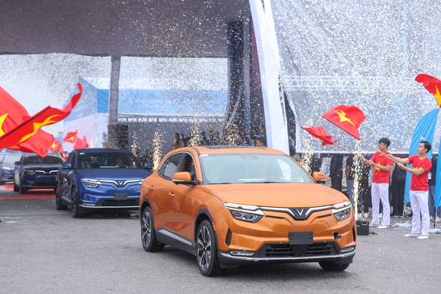 Hình ảnh: Thủ tướng chứng kiến ô tô điện thương hiệu Việt Nam lần đầu tiến ra thế giới số 3