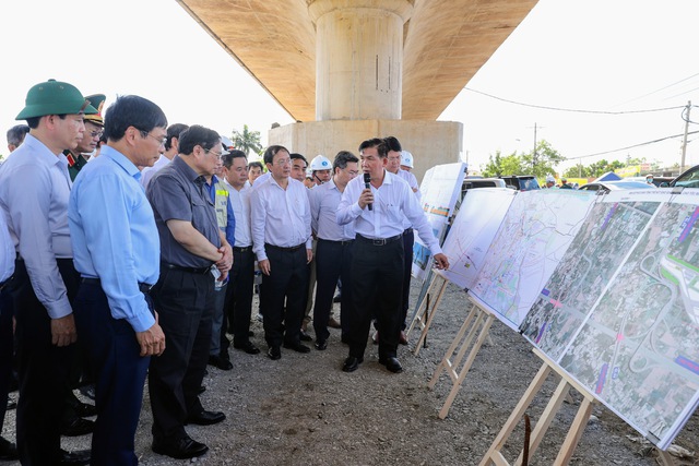 Hình ảnh: Thủ tướng kiểm tra các dự án hạ tầng quan trọng tại TPHCM số 4