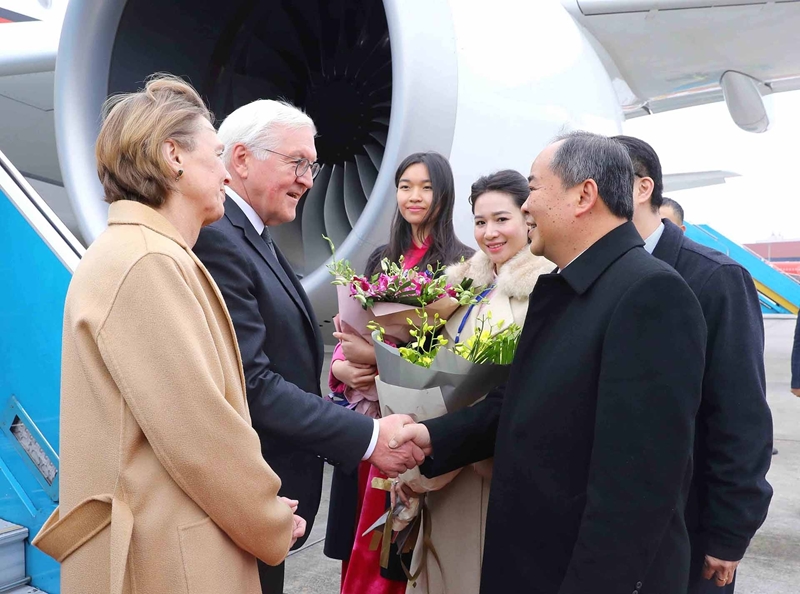 Hình ảnh: Tổng thống CHLB Đức đến Hà Nội, bắt đầu chuyến thăm cấp Nhà nước tới Việt Nam số 1