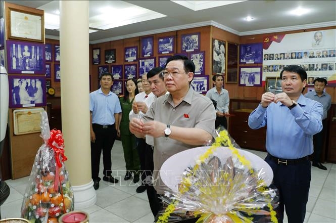 Hình ảnh: Chủ tịch Quốc hội Vương Đình Huệ tưởng nhớ cố Chủ tịch Quốc hội Nguyễn Hữu Thọ số 1