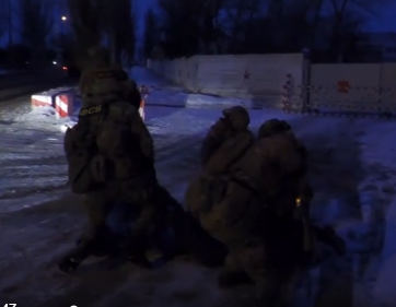 Hình ảnh: Hai người Nga bị bắt vì nghi làm gián điệp cho Ukraine số 1