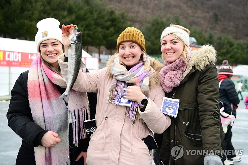 Hình ảnh: Hàn Quốc: Lễ hội câu cá sông băng thu hút hơn 1,5 triệu lượt khách số 2