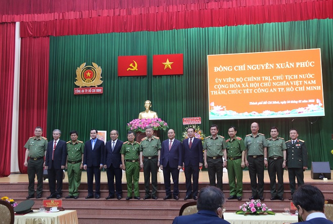 Hình ảnh: Chủ tịch nước Nguyễn Xuân Phúc thăm, chúc Tết Công an Thành phố Hồ Chí Minh số 4