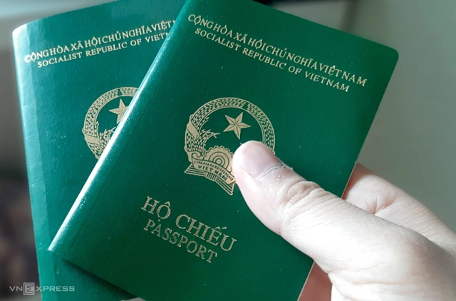 Hình ảnh: Ban hành mẫu hộ chiếu, mẫu giấy thông hành mới áp dụng từ 15/8 số 1