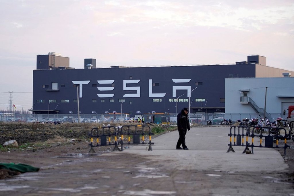 Hình ảnh: Ô tô điện Tesla tạm dừng sản xuất tại nhà máy Thượng Hải số 1