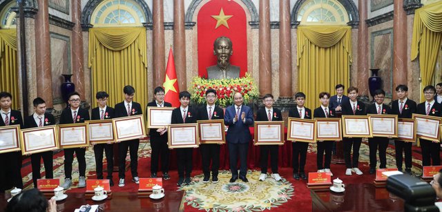Hình ảnh: Chủ tịch nước gặp mặt học sinh đoạt giải kỳ thi Olympic và Khoa học kỹ thuật quốc tế 2022 số 2