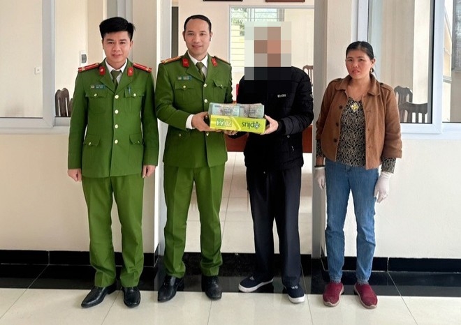 Hình ảnh: Hà Nội: Công an huyện Mê Linh phối hợp trao trả 1,2 tỷ đồng của người dân đánh rơi số 1