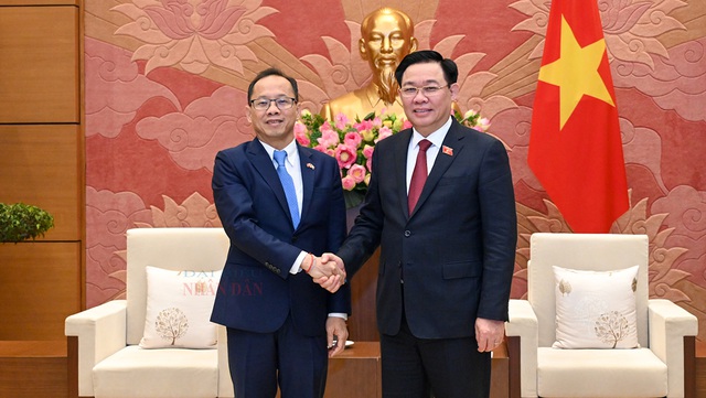 Hình ảnh: Chủ tịch Quốc hội Vương Đình Huệ tiếp Đại sứ Vương quốc Campuchia Chay Navuth số 1