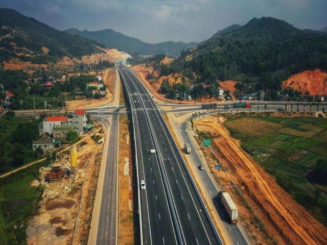 Hình ảnh: Thủ tướng chỉ đạo đẩy nhanh tiến độ các dự án đường bộ cao tốc quan trọng quốc gia số 1