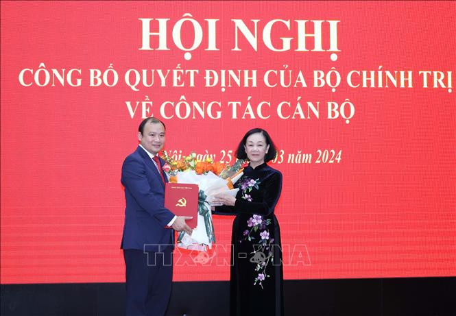 Hình ảnh: Đồng chí Lê Hải Bình giữ chức Tổng Biên tập Tạp chí Cộng sản số 1