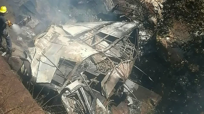 Hình ảnh: Tai nạn xe buýt nghiêm trọng tại Nam Phi khiến 45 người thiệt mạng số 1