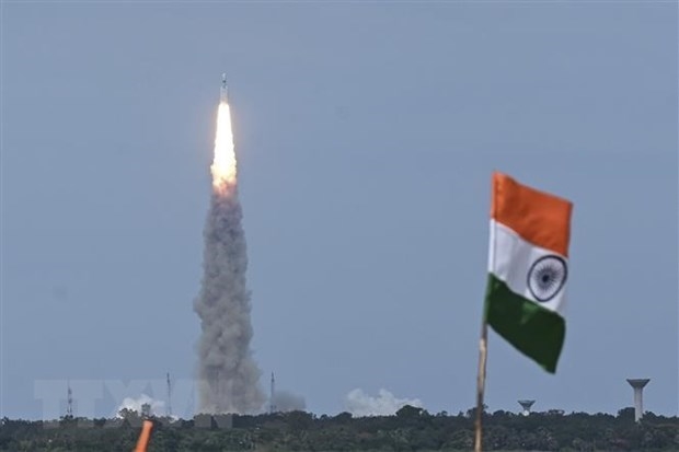 Hình ảnh: Việt Nam chúc mừng Ấn Độ phóng thành công tàu lên Mặt trăng số 1