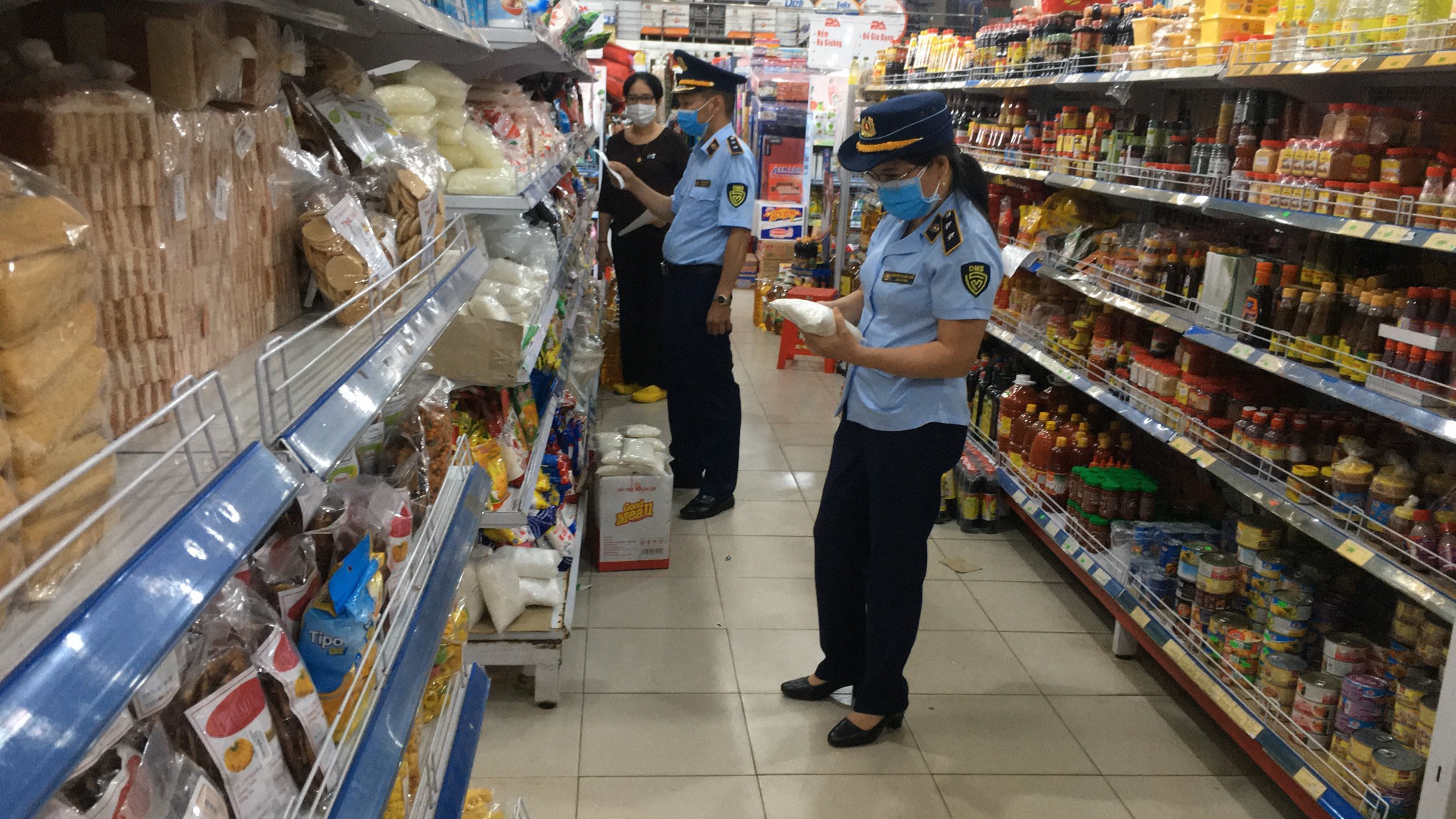 Hình ảnh: Nghiên cứu pháp luật: Đắk Lắk xử lý một cửa hàng Bách Hóa Xanh bán hàng cao hơn giá niêm yết số 2