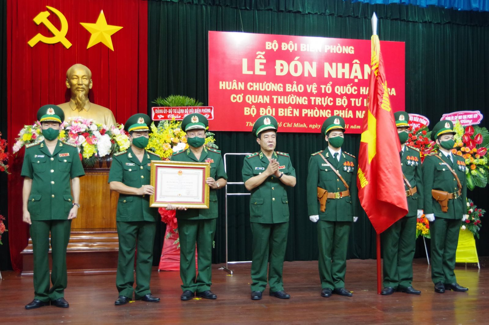 Hình ảnh: Cơ quan Thường trực Bộ Tư lệnh Bộ đội Biên phòng đón nhận Huân chương Bảo vệ Tổ quốc hạng 3 số 3